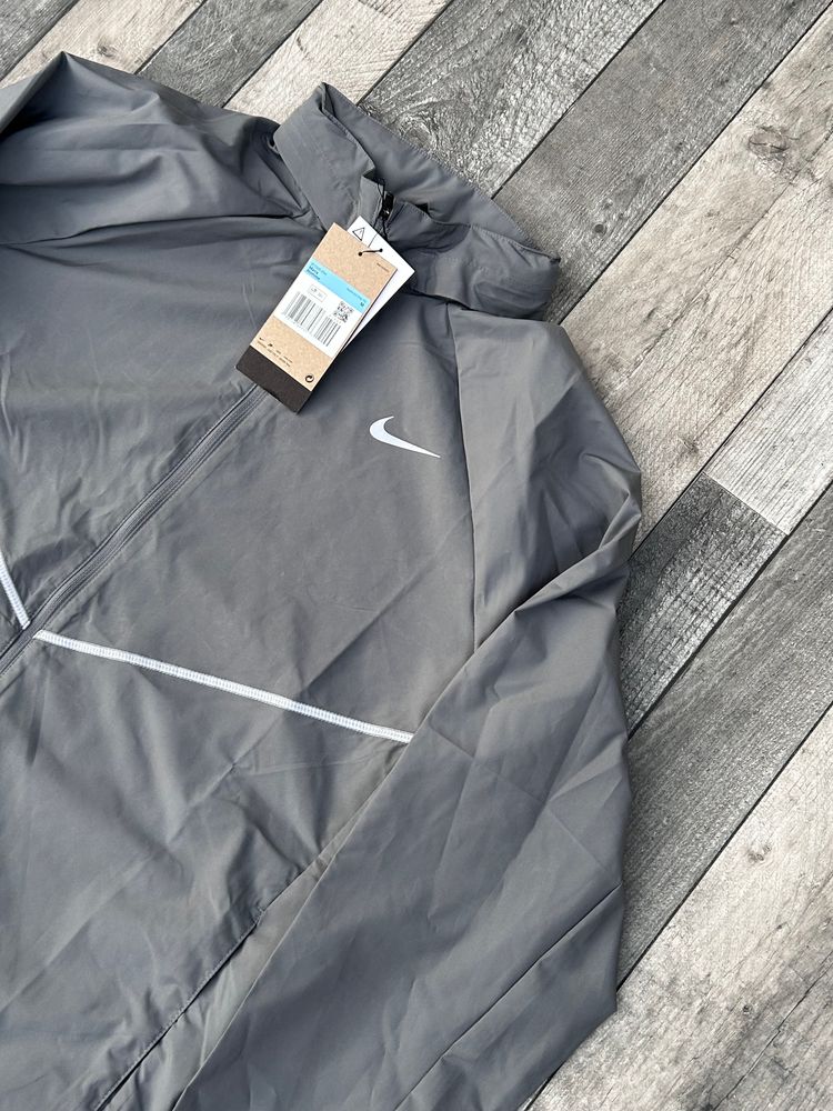Nike Dri-Fit Repel Miler Hooded Jacket - ‘Smoke Grey’ - Size Medium  imagen 4