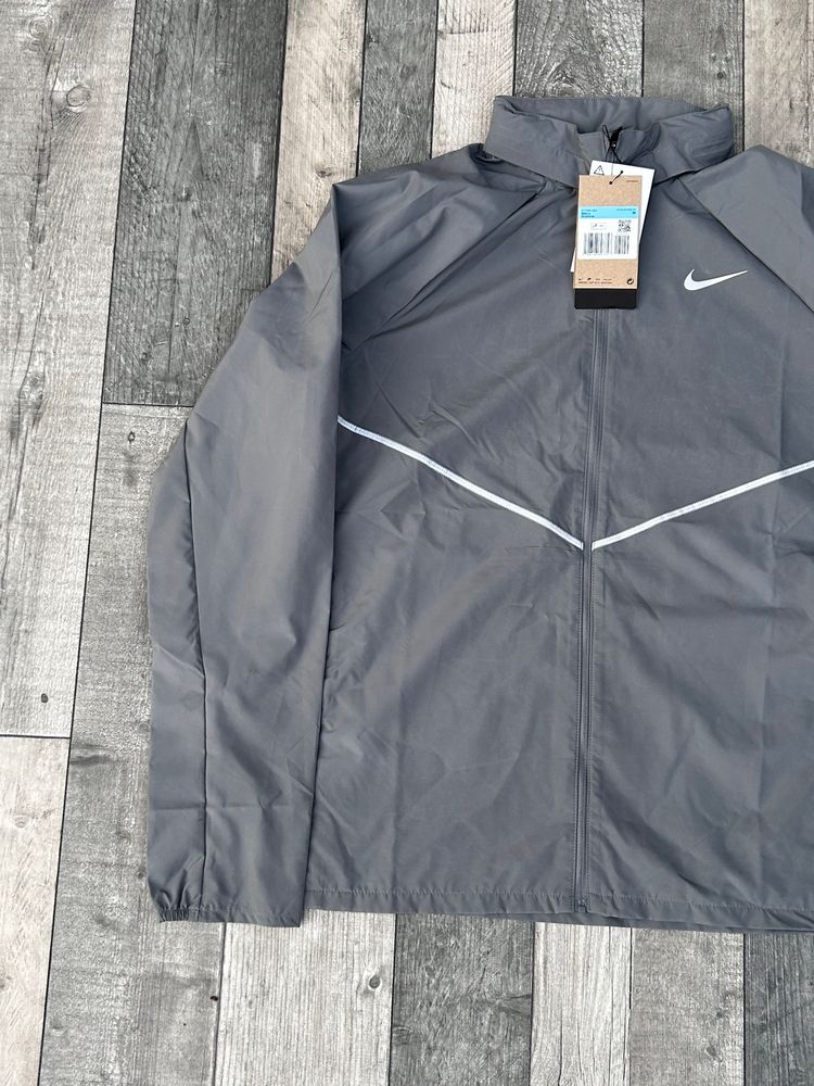 Nike Dri-Fit Repel Miler Hooded Jacket - ‘Smoke Grey’ - Size Medium  imagen 3