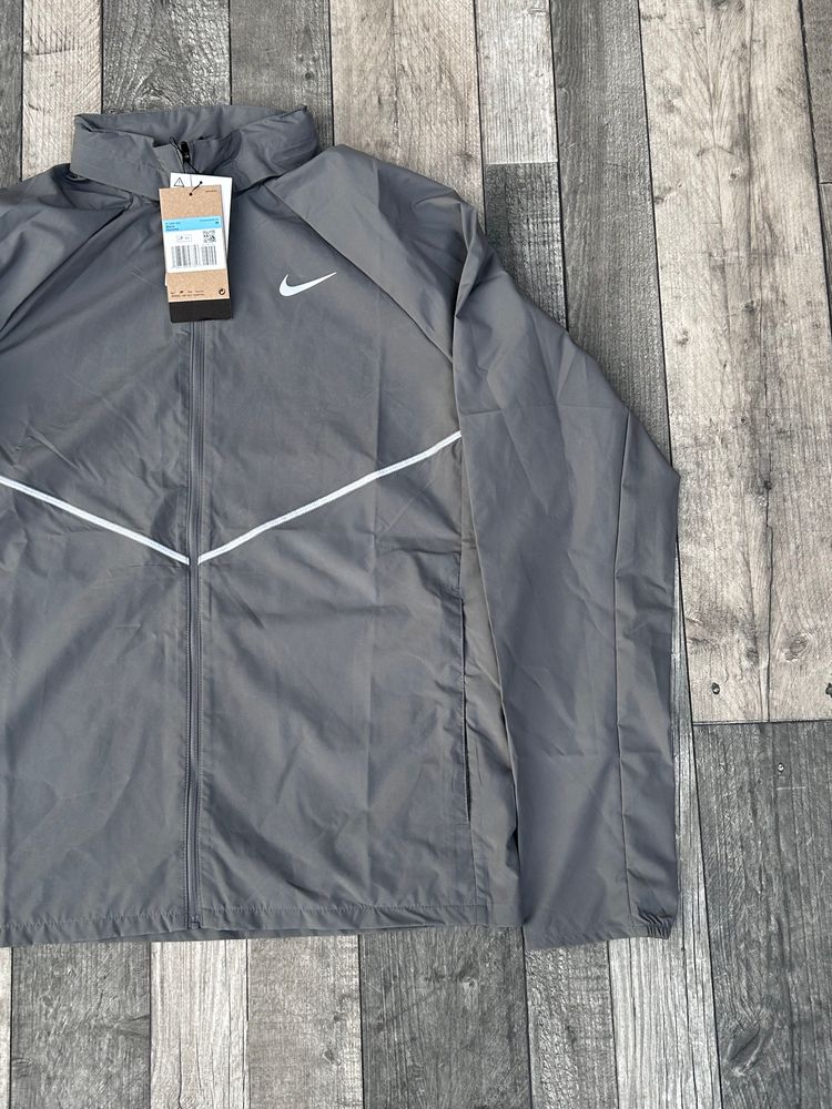 Nike Dri-Fit Repel Miler Hooded Jacket - ‘Smoke Grey’ - Size Medium  imagen 2