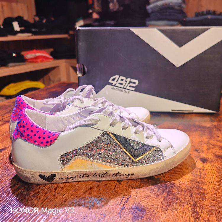 4B12 White Sneakers With Pink And Glitter Details