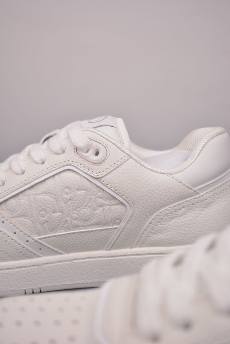 Casual sports shoes image 2