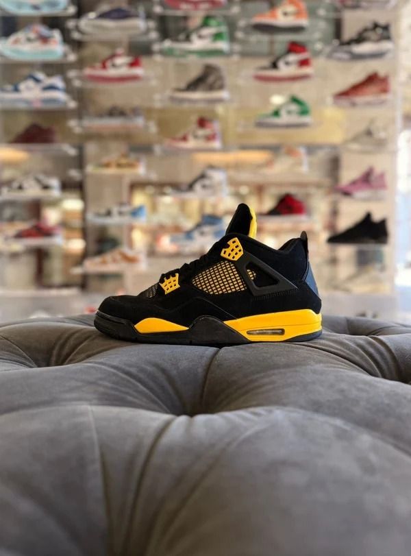 Air Jordan 4 Retro Thunder Yellow - Usato 9/10