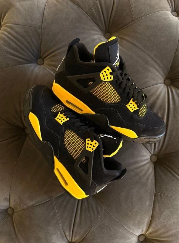 Air Jordan 4 Retro Thunder Yellow - Usato 9/10 2