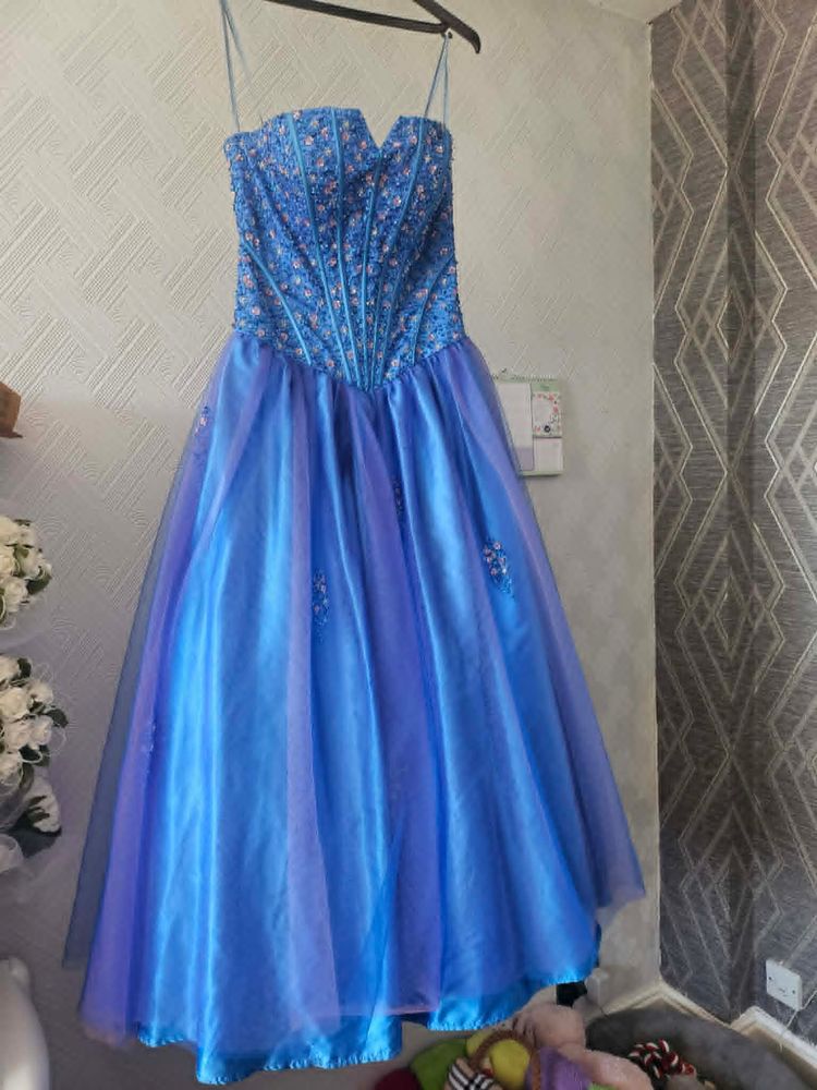 girls pre loved  prom dress  3