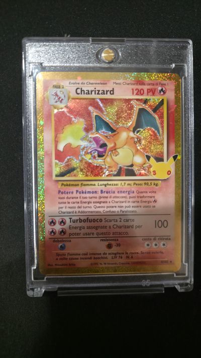 Pokemon Charizard Base Set 4/102 30° Anniversario ITA Near Mint