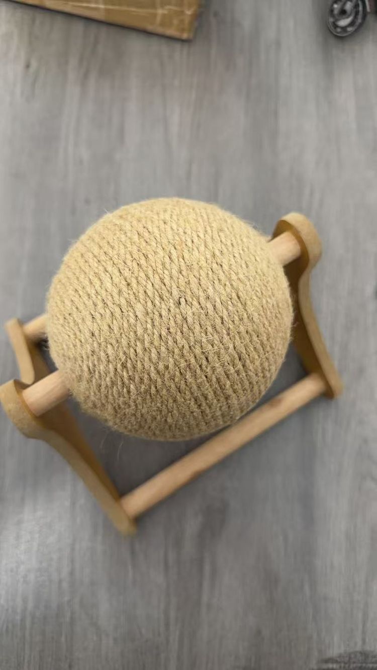 Immagine di Round Rope Scratching Post On Wooden Stand 1