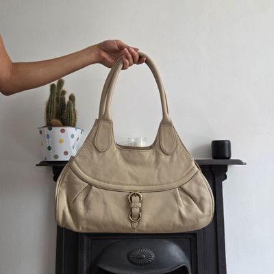 vintage y2k beige leather slouch handbag buckle front