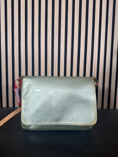 B86 Louis Vuitton Vernis Monogram Shoulder Bag