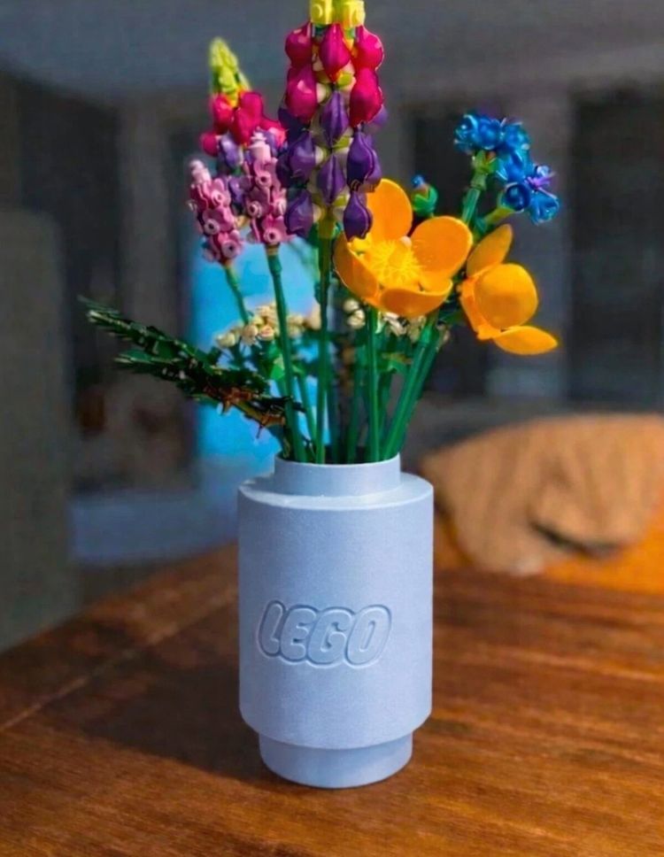 Vase for lego flowers