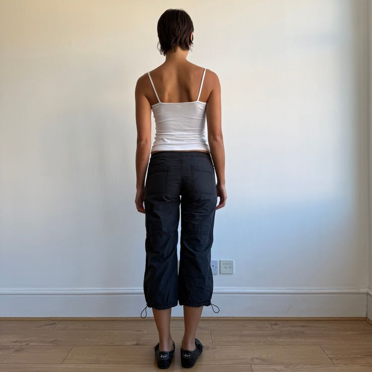 Black toggle cargo capris - Size S image 3