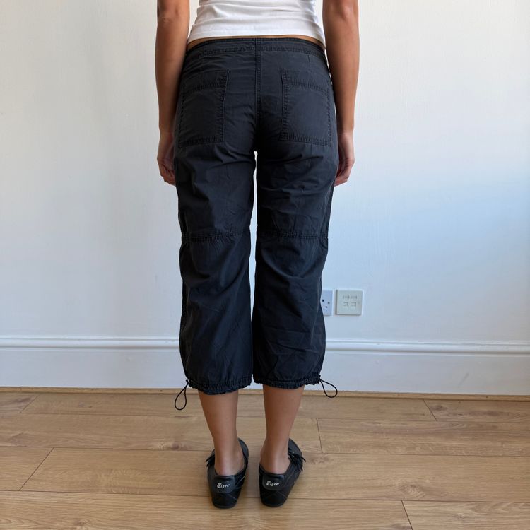 Black toggle cargo capris - Size S image 9