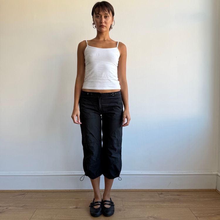 Black toggle cargo capris - Size S image 1