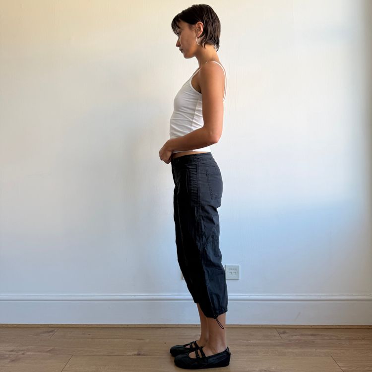 Black toggle cargo capris - Size S image 8