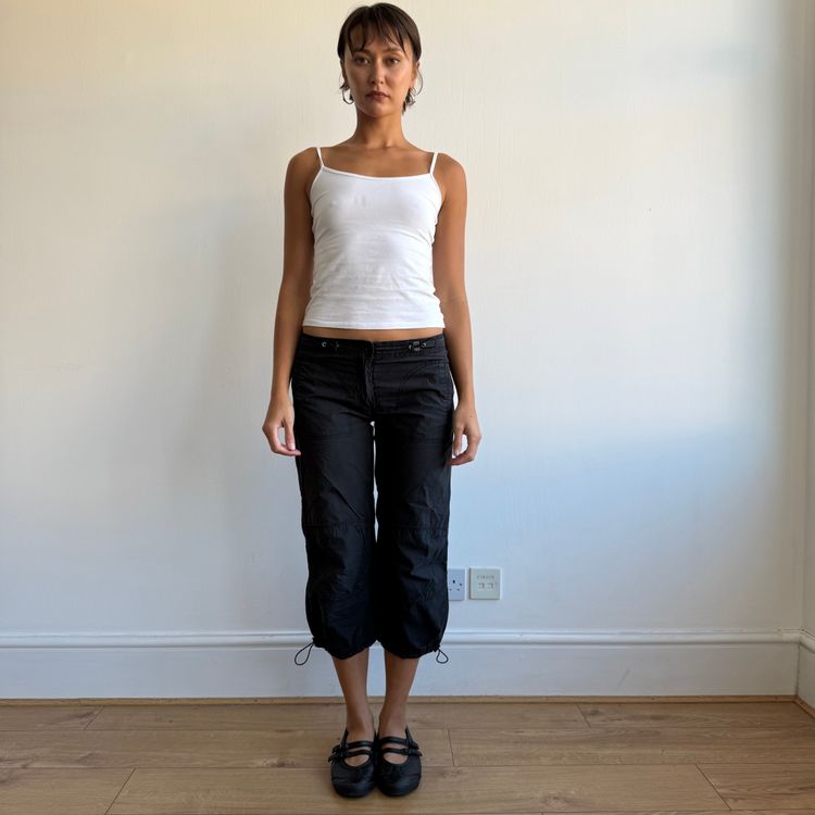 Black toggle cargo capris - Size S image 2