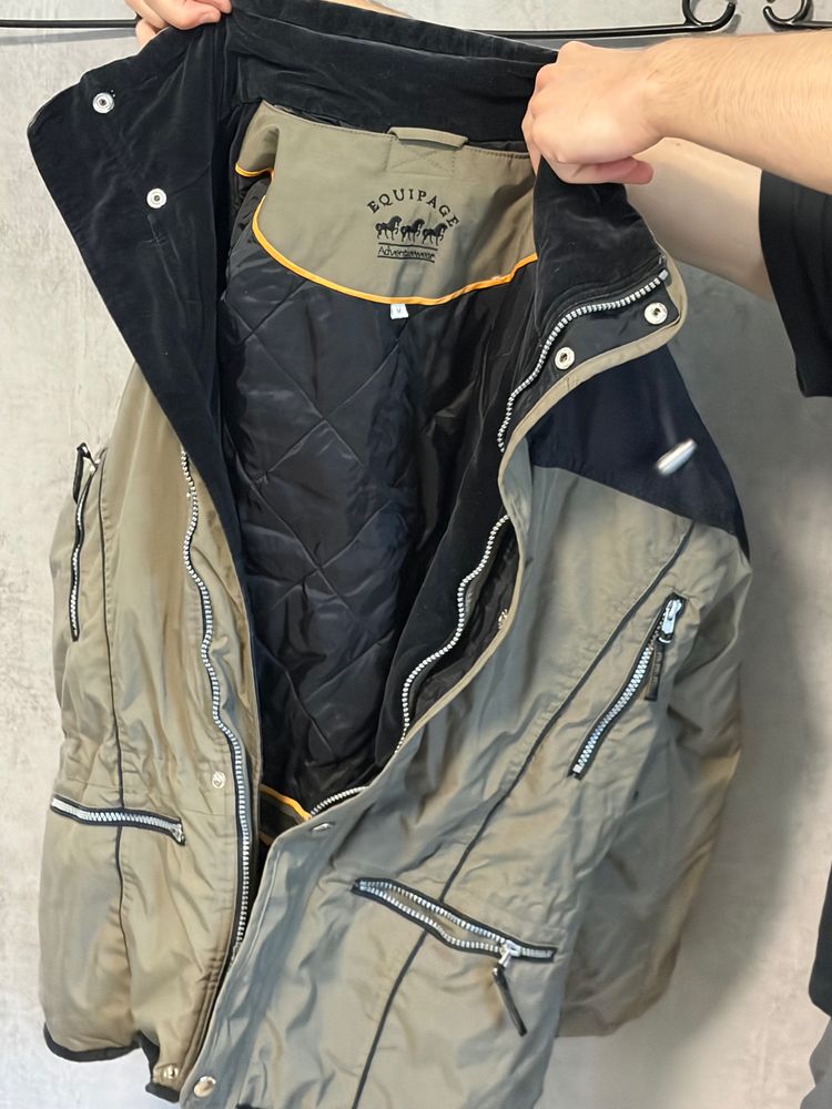Other Beige Jacket With Black Collar And Multiple Zippers imagen del producto