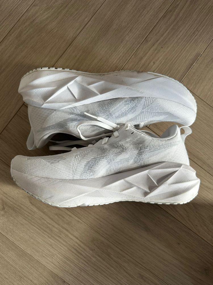 Asics Novablast 5 7