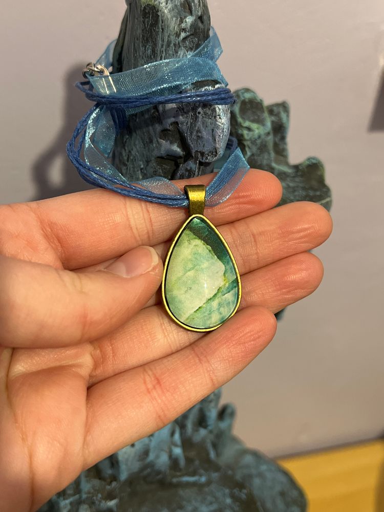 BEAUTIFUL UNIQUE GLASS NECKLACE HANDMADE