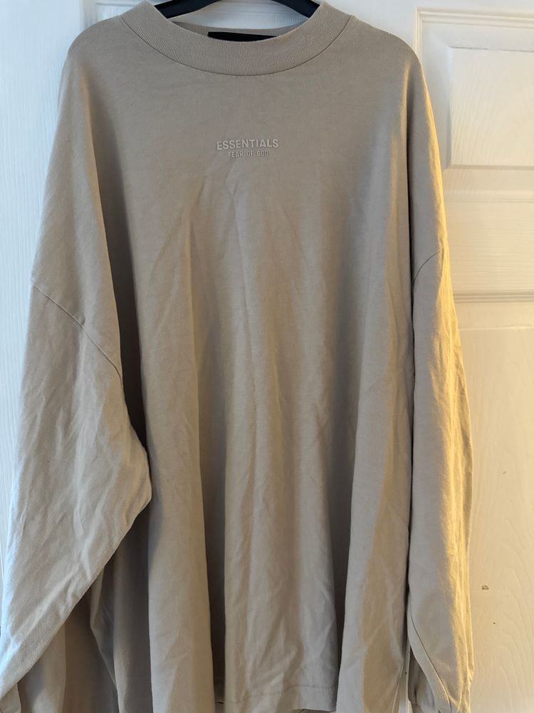 Essentials Long Sleeve sweatshirt 