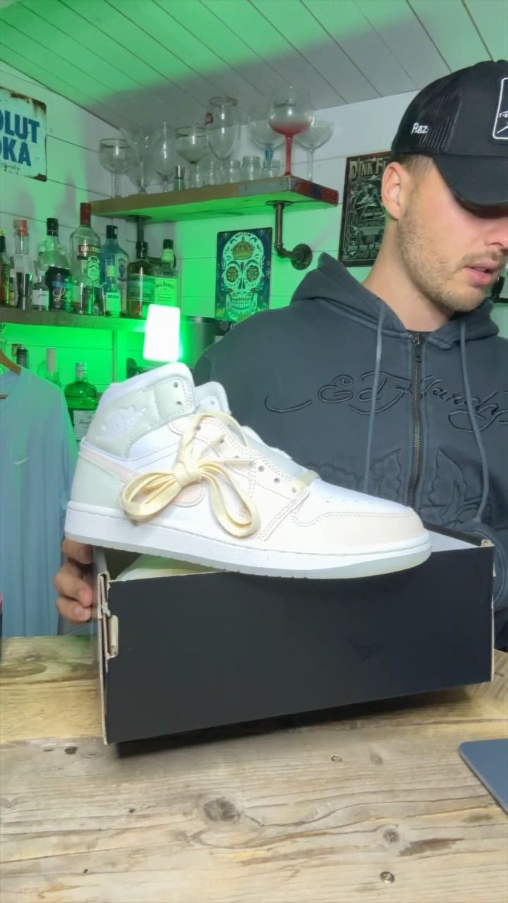Jordan AIR JORDAN 1 MIDS  product image