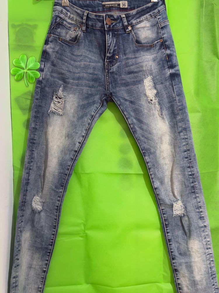 Vaqueros azules desgastados