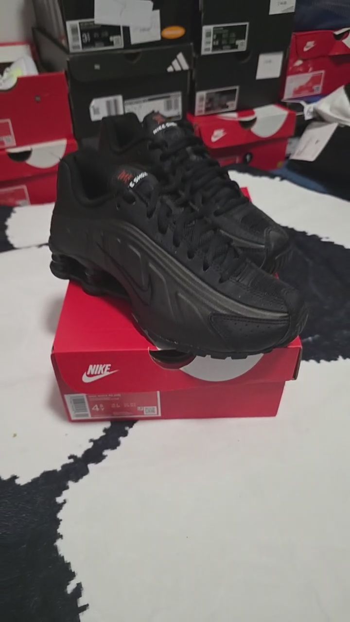 Nike Shox R4 image 1