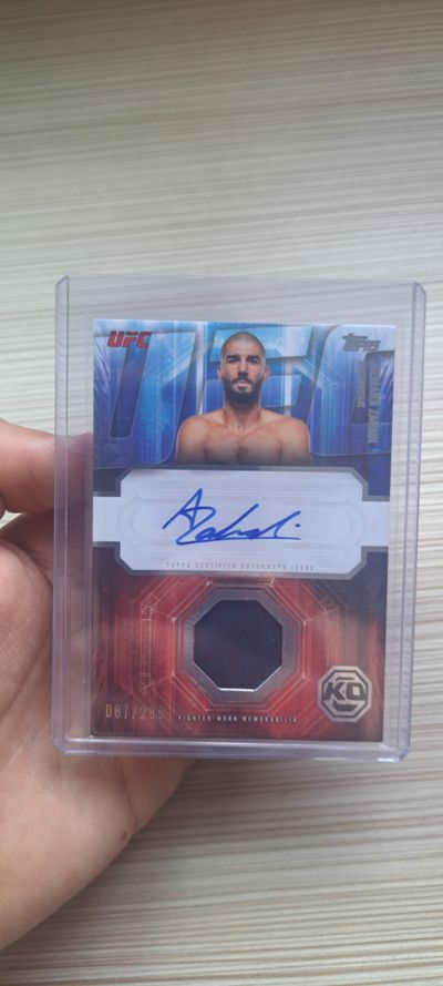 Ufc Knockout Autograph Relic Card