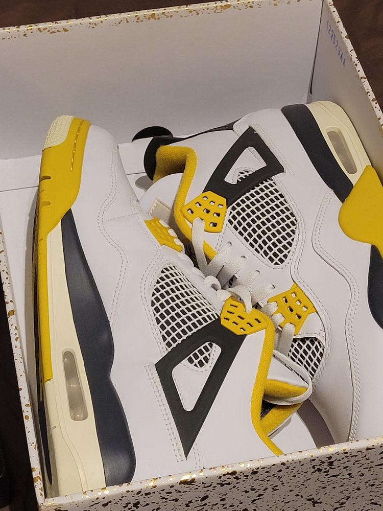 Jordan 4 Retro image 1