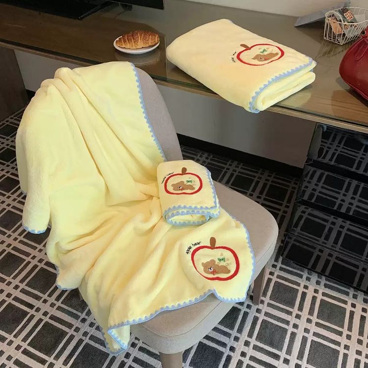 Yellow Blanket And Towel Set image 2