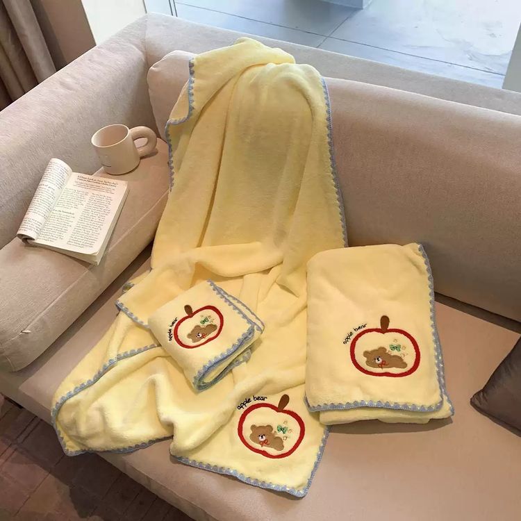Yellow Blanket And Towel Set image 1