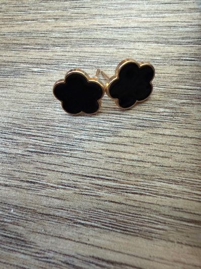 Black Flower-Shaped Stud Earrings