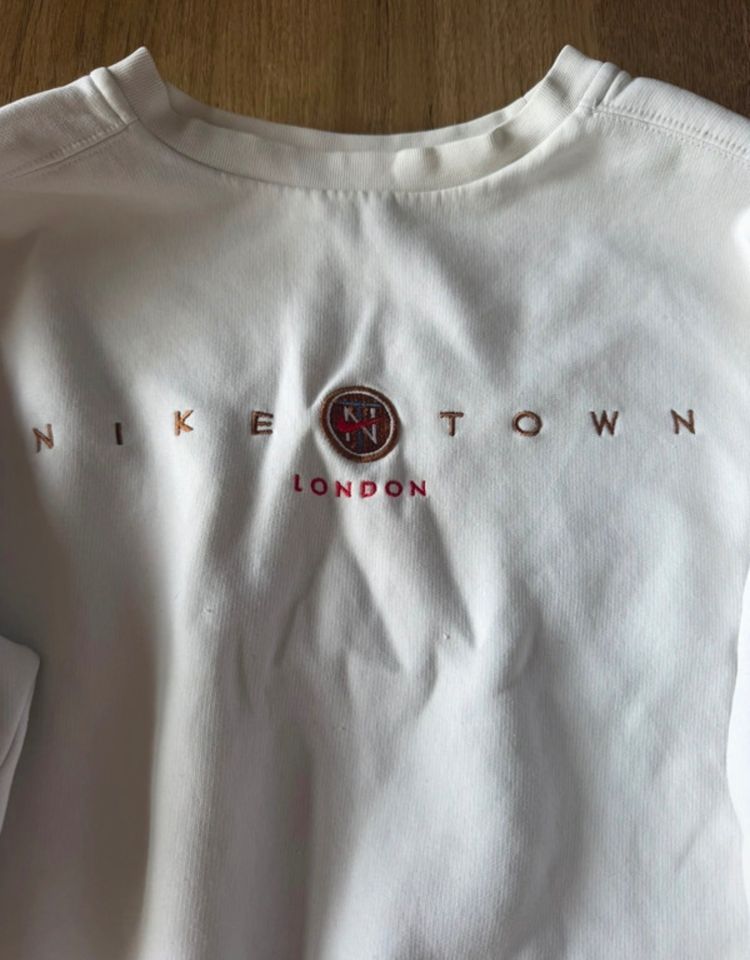 Nike Town London White Sweatshirt imagen 2