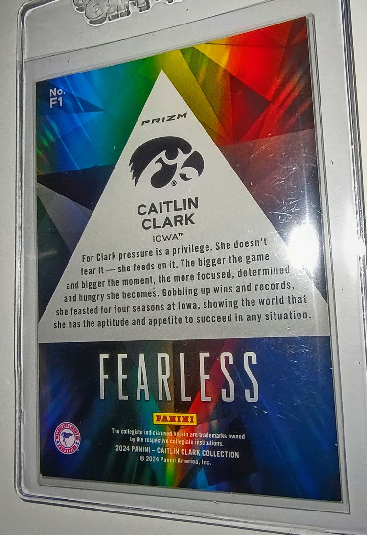 Immagine di Caitlin Clark 2024 Panini Prizm Fearless Rookie Card WNBA 2