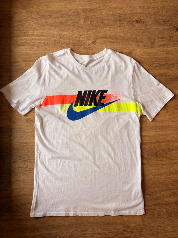 Nike White Graphic T-Shirt