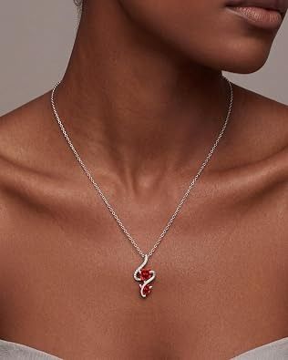 Silver Necklace With Red Heart-Shaped Stones Pendant imagen 3