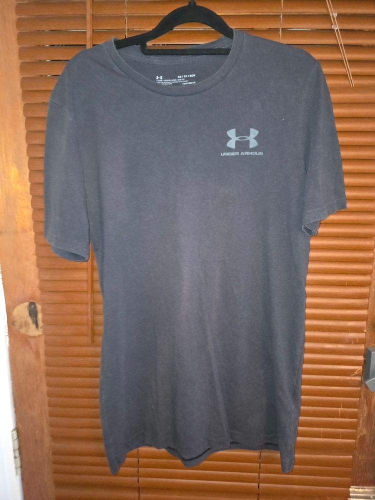 Under Armour Black T-Shirt