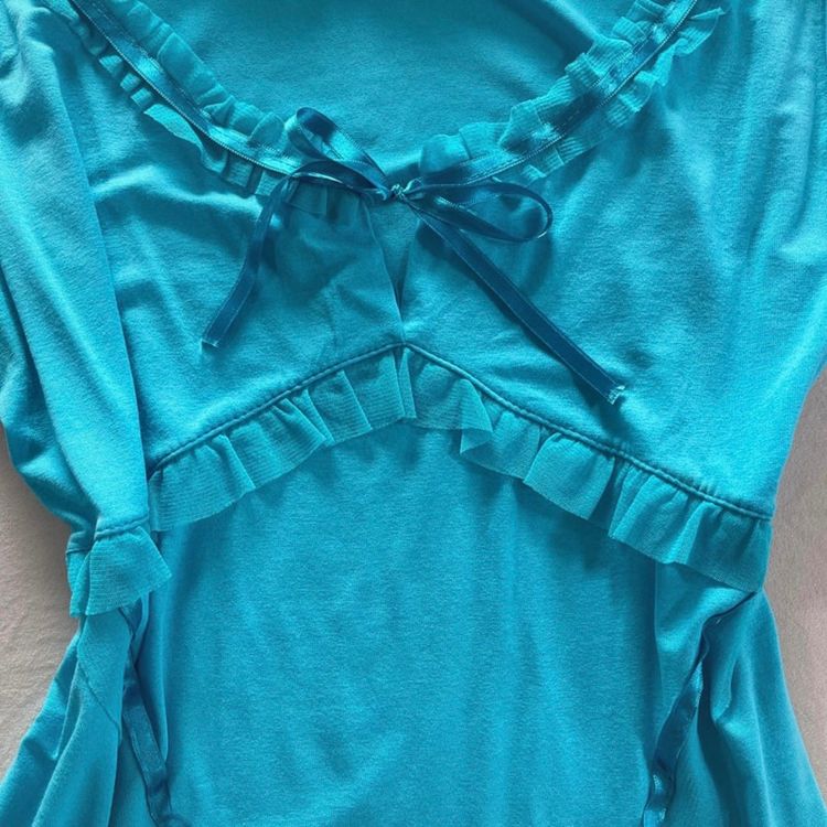 Blue Sleeveless Top With Ruffle Details And Bow imagen 3