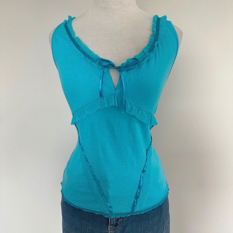 Blue Sleeveless Top With Ruffle Details And Bow imagen 2