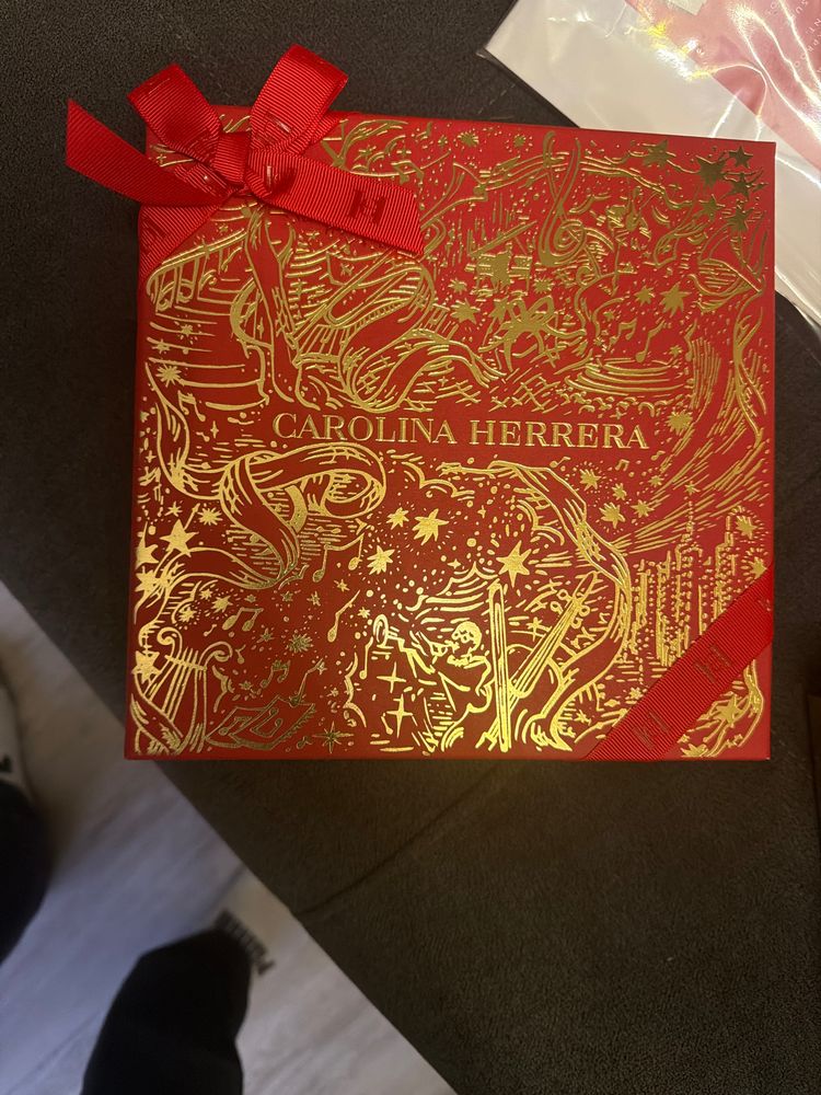 Carolina Herrera Gift Box image 1