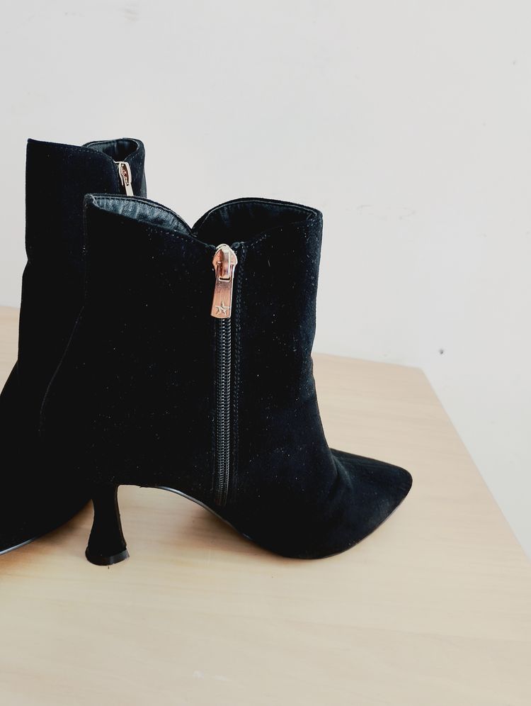 Black Ankle Boots image 2