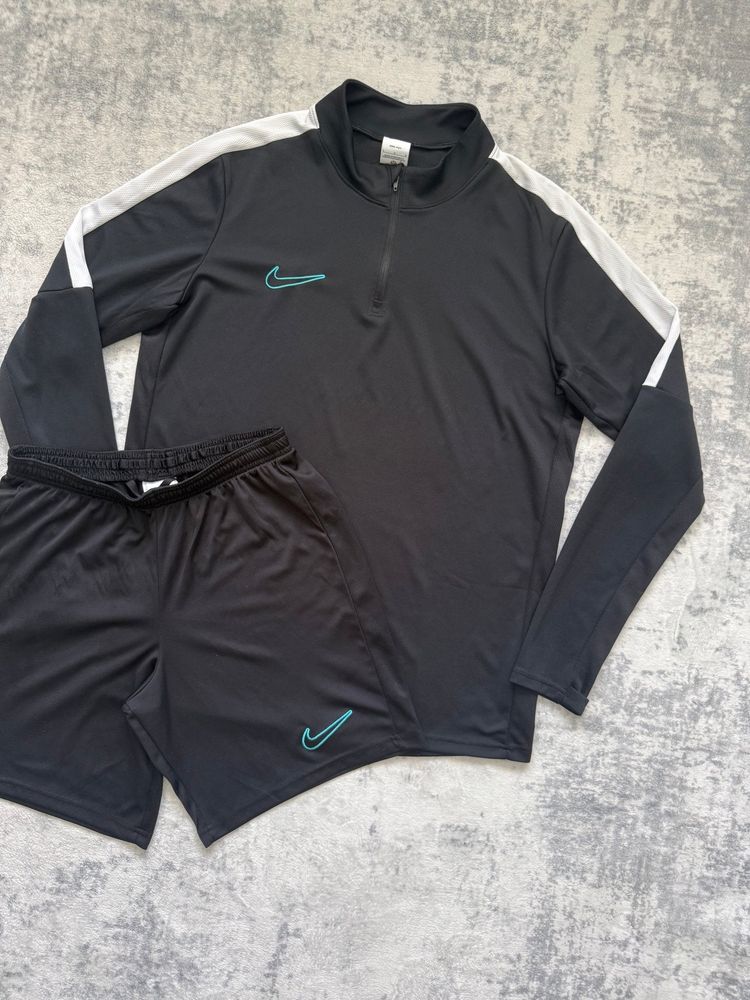 Nike 1/4 Zip Short Set - L/M 3