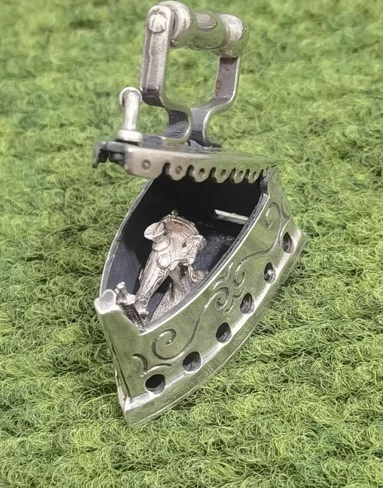 Silver Sewing Machine Charm And Iron Charm imagen 2
