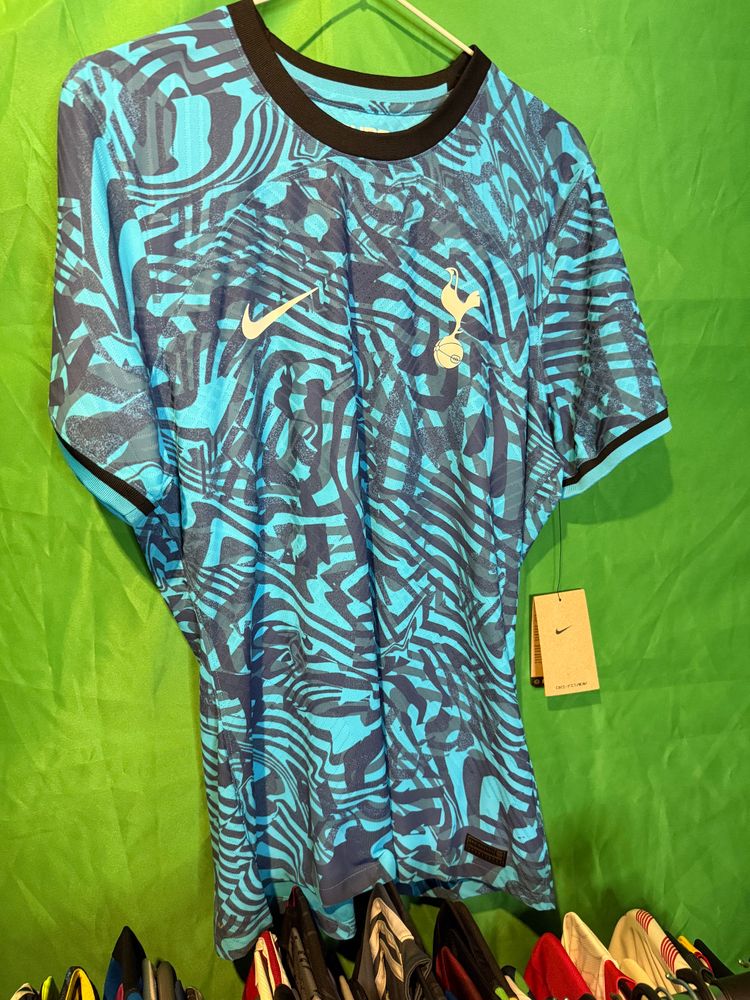 Player Issued Spurs BNWT (Large) Nike football jersey