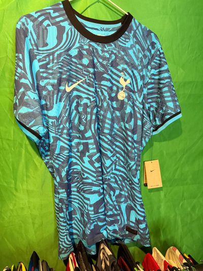 Player Issued Spurs BNWT (Large) Nike football jersey
