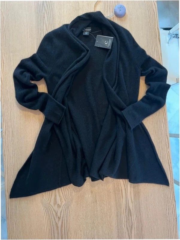 Immagine di 100% Cashmere C by Bloomingdale Wrap style Cardigan ($198) 8