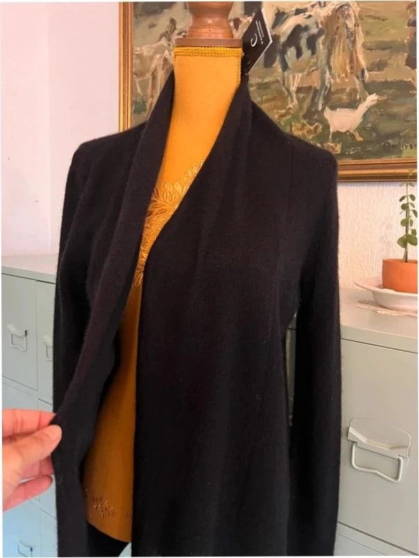 Immagine di 100% Cashmere C by Bloomingdale Wrap style Cardigan ($198) 2