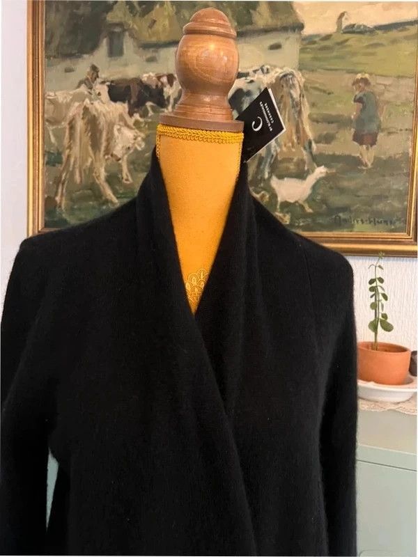 Immagine di 100% Cashmere C by Bloomingdale Wrap style Cardigan ($198) 5