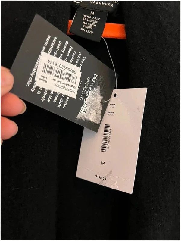 Immagine di 100% Cashmere C by Bloomingdale Wrap style Cardigan ($198) 10