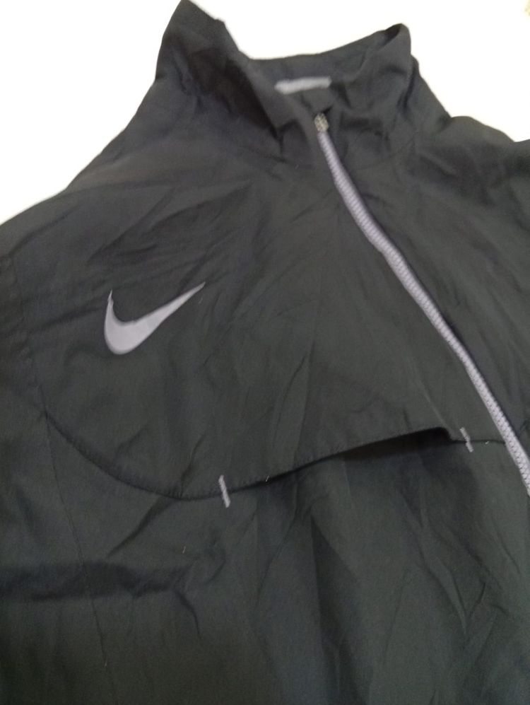 Nike black golf jacket with Troon Golf patch 4