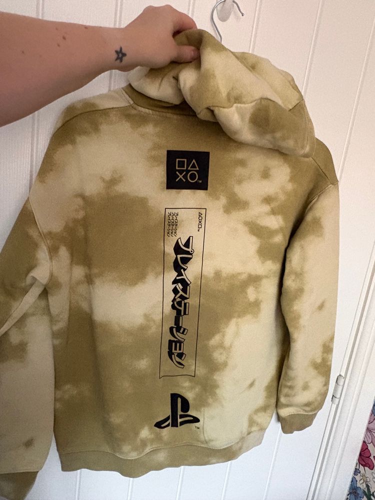 H&M Tie-Dye Hoodie With Playstation Ps5 Logo imagen 3