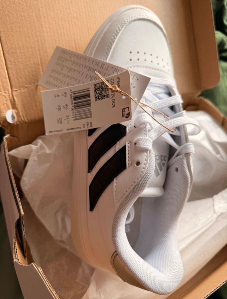 Adidas Courtblock Tennis Shoes UK 4.5 imagen 4